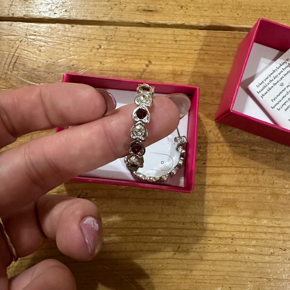 Studio 1886 Heart Jewlery - Picture 5 of 6